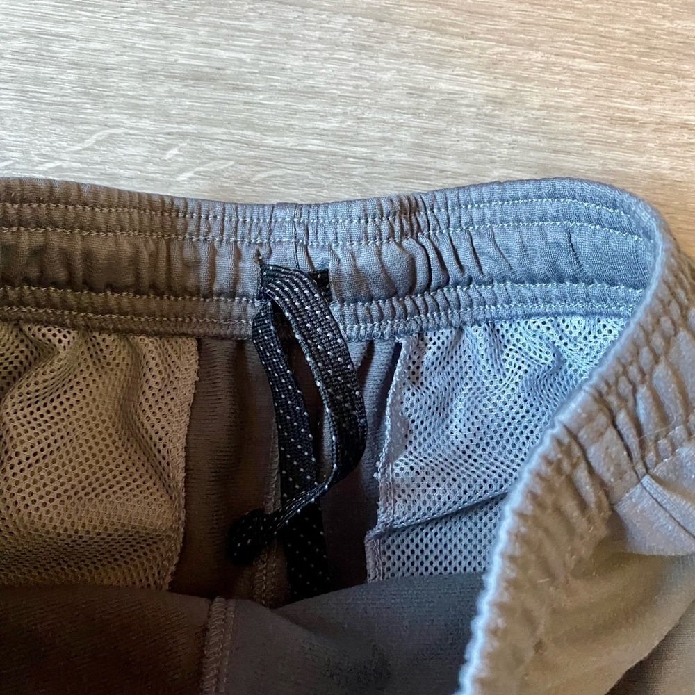 Under Armour Pants - Picture 5 of 5